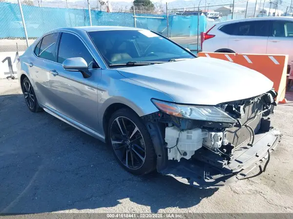 4T1B61HK0JU011573 2018 TOYOTA CAMRY - Image 1