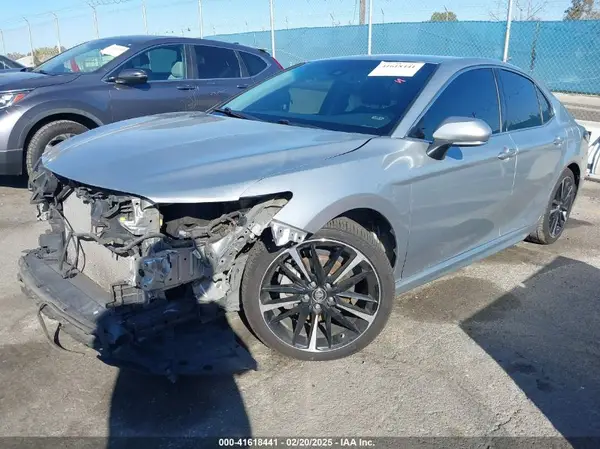 4T1B61HK0JU011573 2018 TOYOTA CAMRY - Image 2