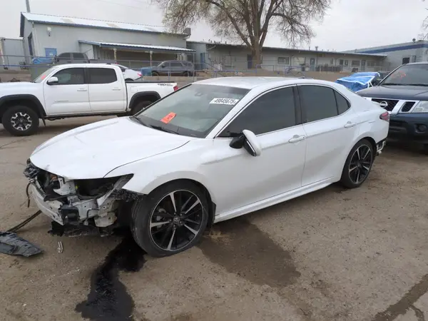 4T1B61HK0JU011752 2018 TOYOTA CAMRY - Image 1