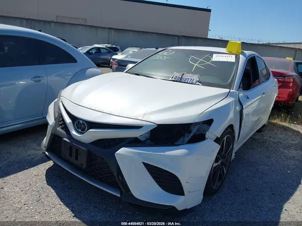 4T1B61HK0JU012626 2018 TOYOTA CAMRY - Image 2