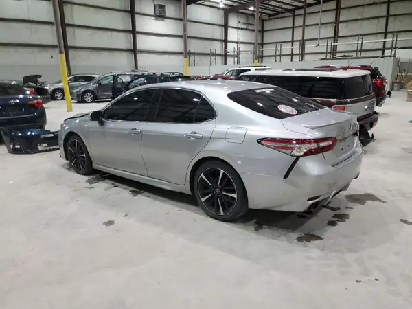 4T1B61HK0JU015493 2018 TOYOTA CAMRY - Image 2