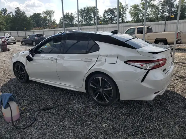 4T1B61HK0JU027305 2018 TOYOTA CAMRY - Image 2