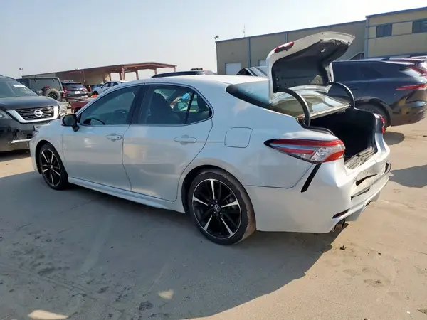4T1B61HK0JU039731 2018 TOYOTA CAMRY - Image 2