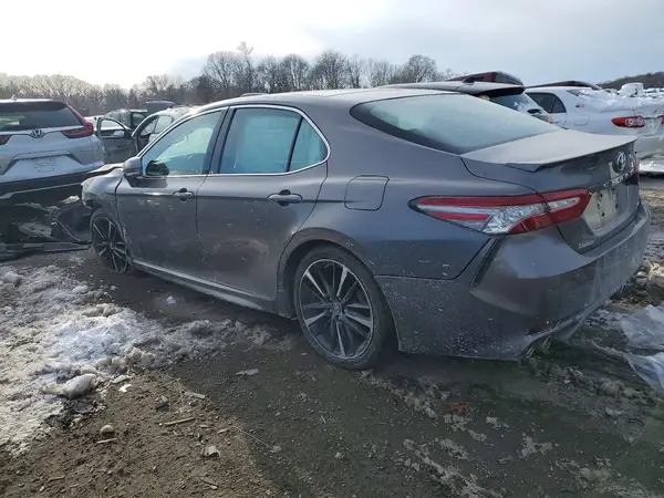 4T1B61HK0JU051166 2018 TOYOTA CAMRY - Image 2