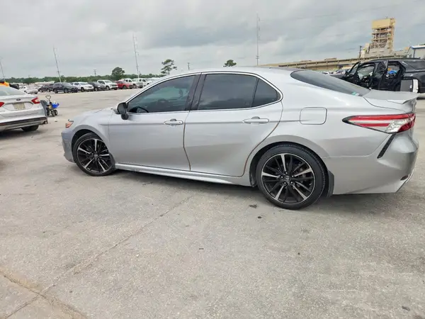 4T1B61HK0JU052480 2018 TOYOTA CAMRY - Image 2