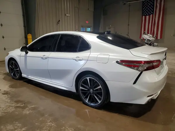 4T1B61HK0JU052690 2018 TOYOTA CAMRY - Image 2