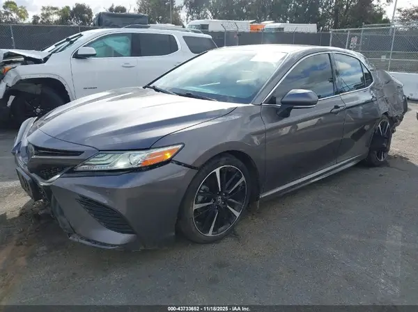 4T1B61HK0JU053886 2018 TOYOTA CAMRY - Image 2