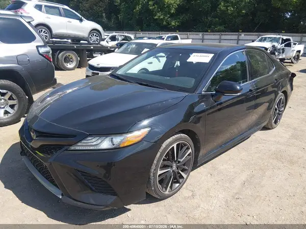 4T1B61HK0JU060370 2018 TOYOTA CAMRY - Image 2