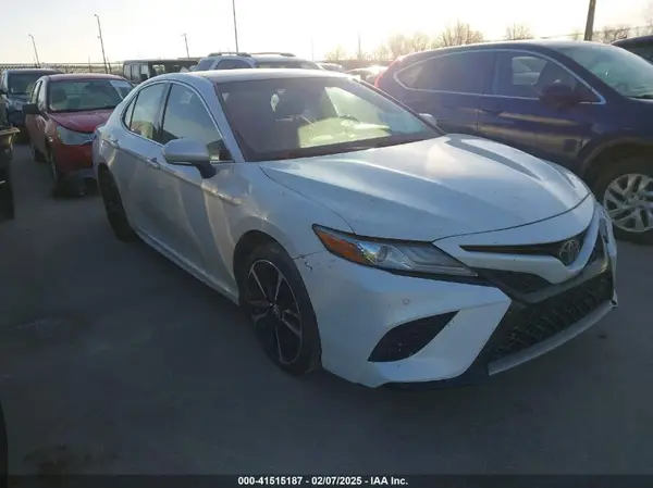 4T1B61HK0JU061468 2018 TOYOTA CAMRY - Image 1
