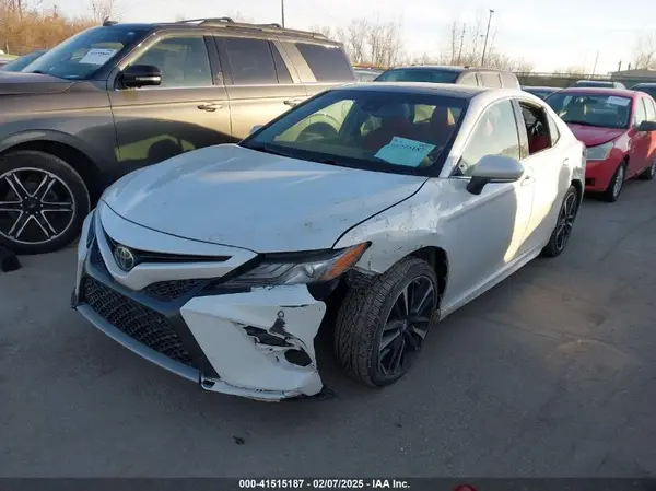 4T1B61HK0JU061468 2018 TOYOTA CAMRY - Image 2