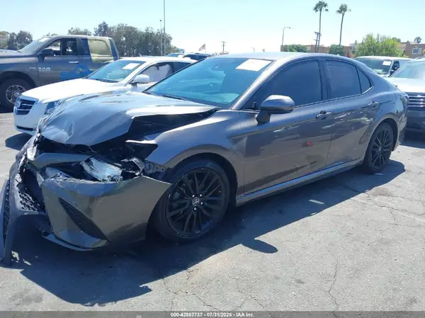 4T1B61HK0JU067903 2018 TOYOTA CAMRY - Image 2