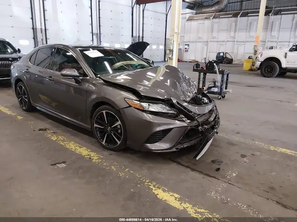 4T1B61HK0JU069411 2018 TOYOTA CAMRY - Image 1