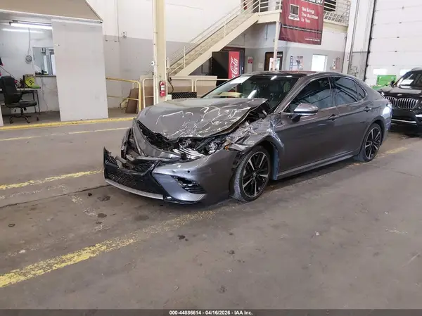4T1B61HK0JU069411 2018 TOYOTA CAMRY - Image 2