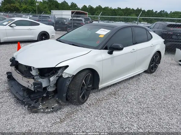 4T1B61HK0JU070848 2018 TOYOTA CAMRY - Image 2