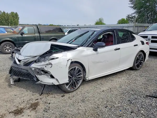 4T1B61HK0JU073183 2018 TOYOTA CAMRY - Image 1
