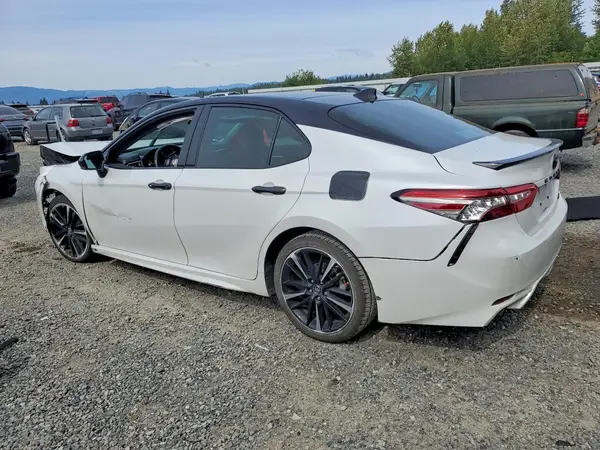 4T1B61HK0JU073183 2018 TOYOTA CAMRY - Image 2