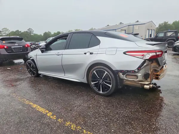 4T1B61HK0JU075533 2018 TOYOTA CAMRY - Image 2
