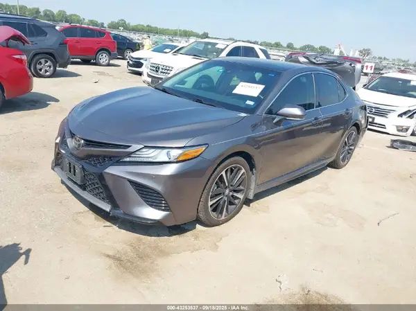 4T1B61HK0JU076083 2018 TOYOTA CAMRY - Image 2