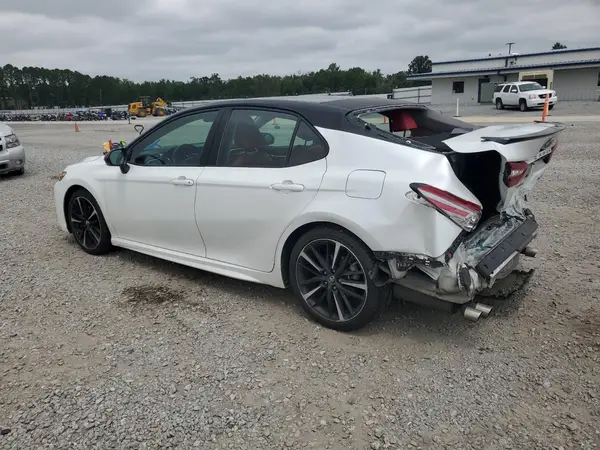 4T1B61HK0JU084703 2018 TOYOTA CAMRY - Image 2