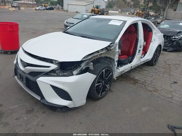 4T1B61HK0JU084751 2018 TOYOTA CAMRY - Image 2