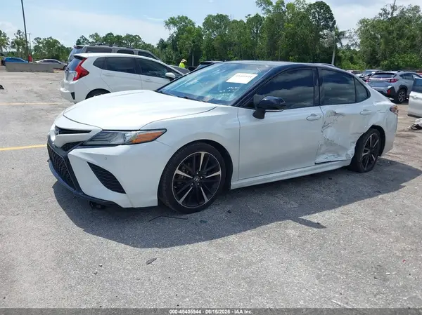 4T1B61HK0JU087374 2018 TOYOTA CAMRY - Image 2