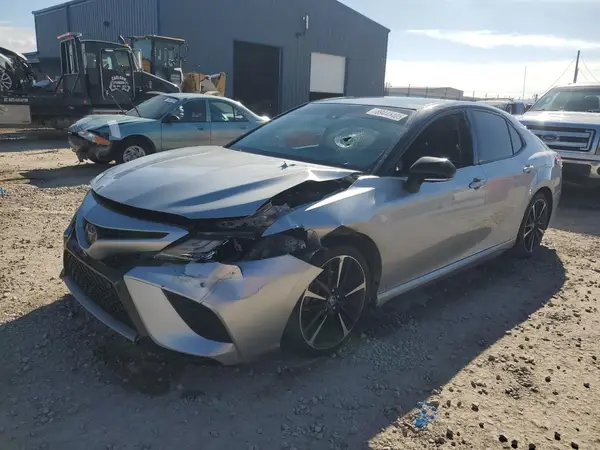 4T1B61HK0JU097015 2018 TOYOTA CAMRY - Image 1