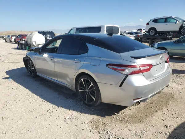 4T1B61HK0JU097015 2018 TOYOTA CAMRY - Image 2