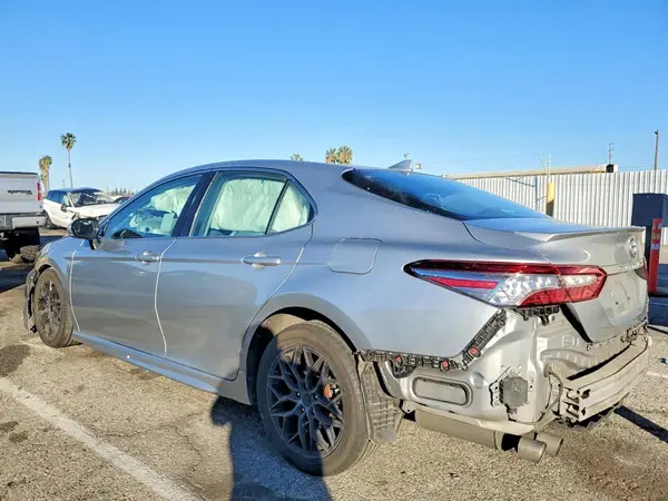 4T1B61HK0JU097564 2018 TOYOTA CAMRY - Image 2