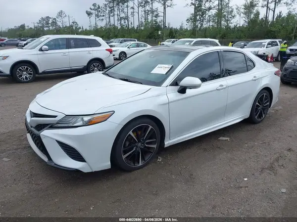 4T1B61HK0JU098889 2018 TOYOTA CAMRY - Image 2