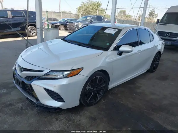 4T1B61HK0JU099427 2018 TOYOTA CAMRY - Image 2
