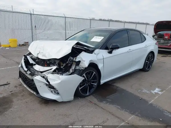 4T1B61HK0JU105288 2018 TOYOTA CAMRY - Image 2