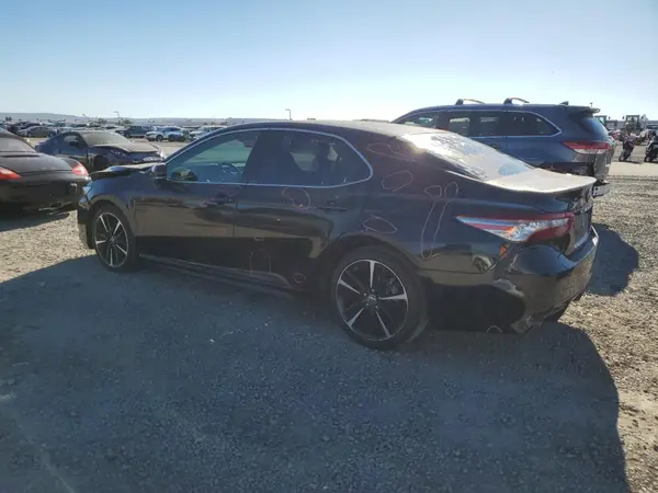 4T1B61HK0JU106473 2018 TOYOTA CAMRY - Image 2