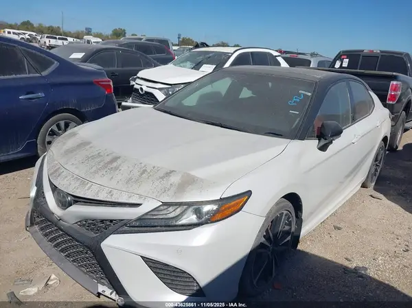 4T1B61HK0JU122866 2018 TOYOTA CAMRY - Image 2
