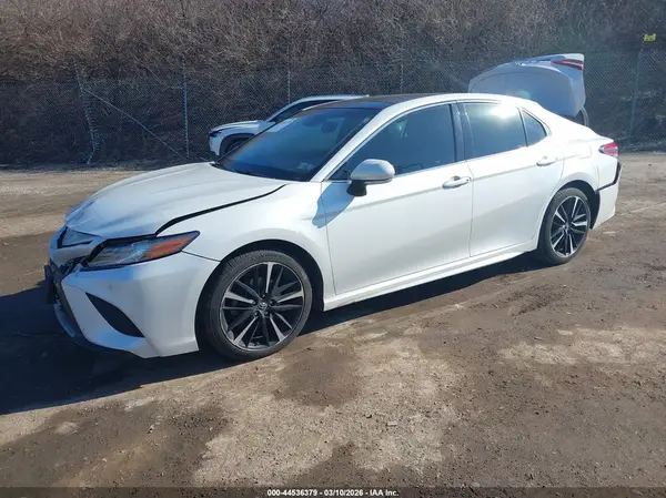 4T1B61HK0JU123774 2018 TOYOTA CAMRY - Image 2