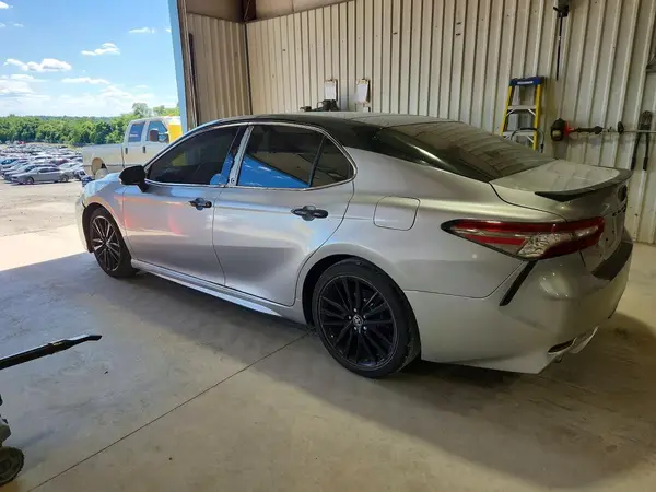 4T1B61HK0JU124682 2018 TOYOTA CAMRY - Image 2