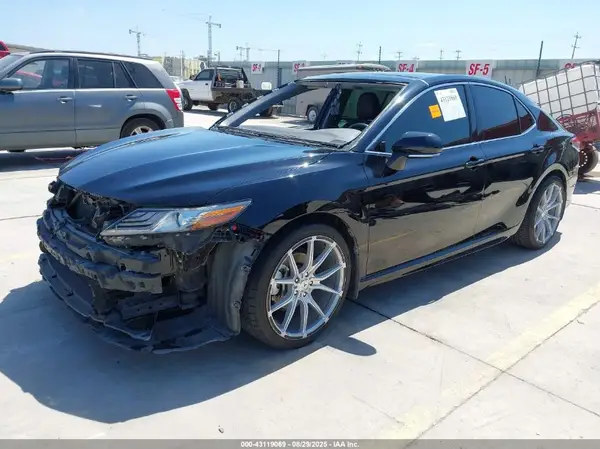 4T1B61HK0JU127677 2018 TOYOTA CAMRY - Image 2