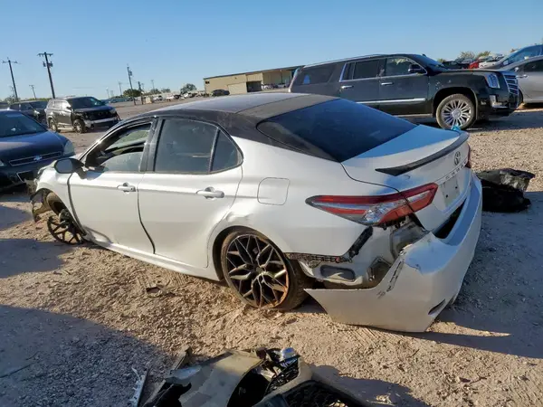4T1B61HK0JU129297 2018 TOYOTA CAMRY - Image 2