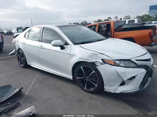 4T1B61HK0JU139652 2018 TOYOTA CAMRY - Image 1
