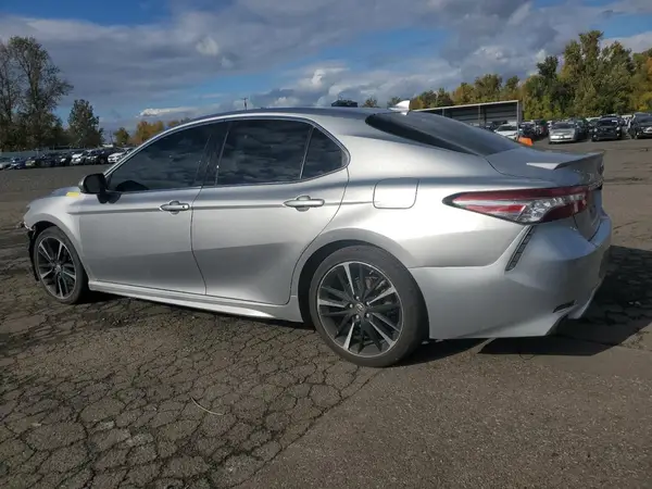 4T1B61HK0JU146553 2018 TOYOTA CAMRY - Image 2
