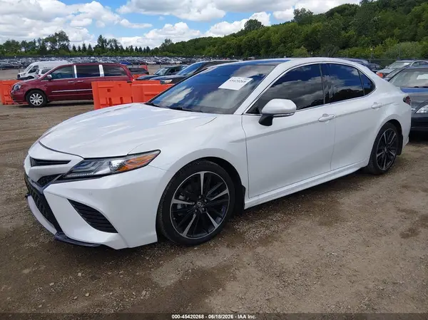 4T1B61HK0JU146875 2018 TOYOTA CAMRY - Image 2