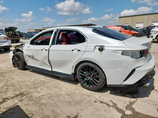 4T1B61HK0JU152434 2018 TOYOTA CAMRY - Image 2