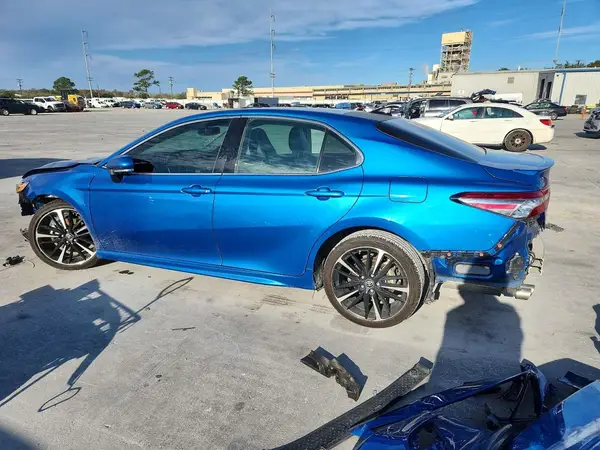4T1B61HK0JU154877 2018 TOYOTA CAMRY - Image 2
