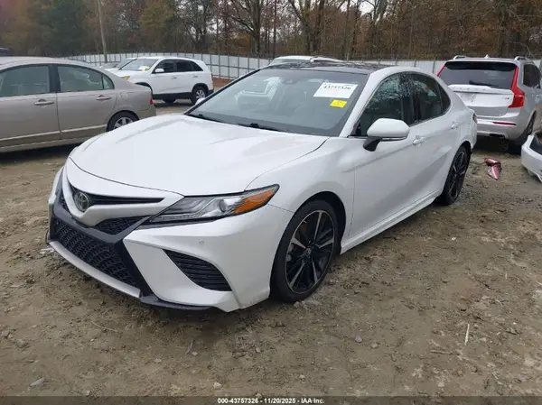 4T1B61HK0JU155348 2018 TOYOTA CAMRY - Image 2