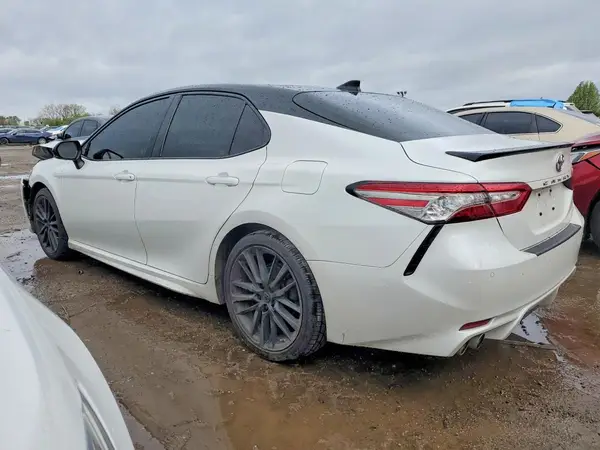 4T1B61HK0JU158296 2018 TOYOTA CAMRY - Image 2