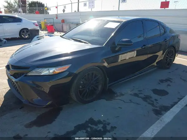 4T1B61HK0JU159478 2018 TOYOTA CAMRY - Image 2
