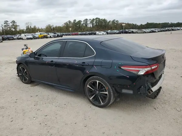 4T1B61HK0JU518795 2018 TOYOTA CAMRY - Image 2
