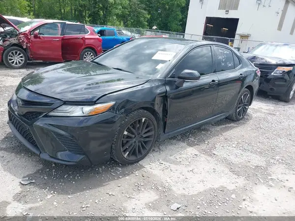 4T1B61HK0JU526685 2018 TOYOTA CAMRY - Image 2