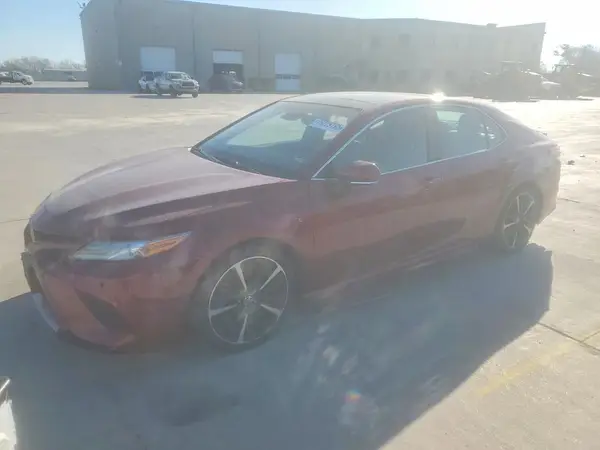 4T1B61HK0JU558052 2018 TOYOTA CAMRY - Image 1
