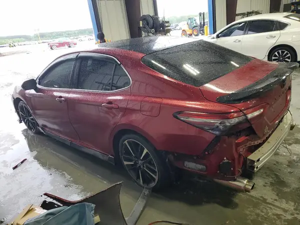 4T1B61HK0JU565650 2018 TOYOTA CAMRY - Image 2