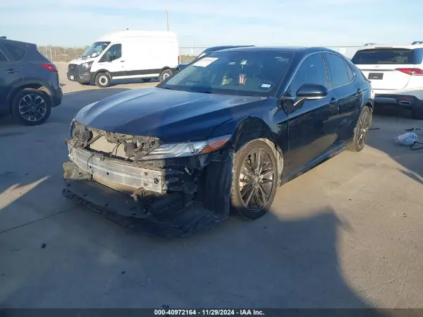 4T1B61HK0JU585252 2018 TOYOTA CAMRY - Image 2
